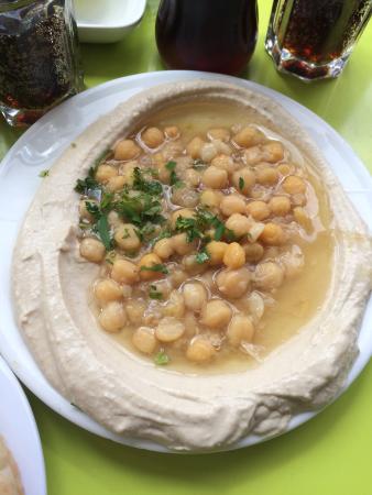 nicoslobinsky's tweet photo. Today is one of my favourite days of the year, happy #InternationalHummusDay everyone. Shout-out to my top 3 Hummus restaurants: Pinati #Jerusalem, Caravan Inn #AbuGosh and Lina #OldCity Jerusalem https://t.co/DyNothvpG6