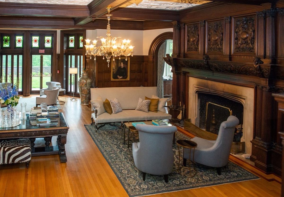 BlantyreResort's tweet photo. Step into #history and stay in #luxury! Built in 1902 by Robert &amp; Marie Paterson, ‘Blantyre’ is #Gaelic for “warm retreat”. The name was inspired by a township in #Ontario, named after the town of #Blantyre in #Glasgow, #Scotland. Learn more on our history tour during your stay! https://t.co/BKJjbMI2Pr