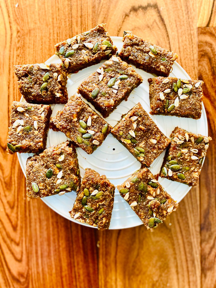 sandhya13191452's tweet photo. @sc_cookies @MSE_Deals Dates, wheatbix  &amp; mixed seeds snacks bar.Only 3 ingredients😊 https://t.co/84wtFFxfo8