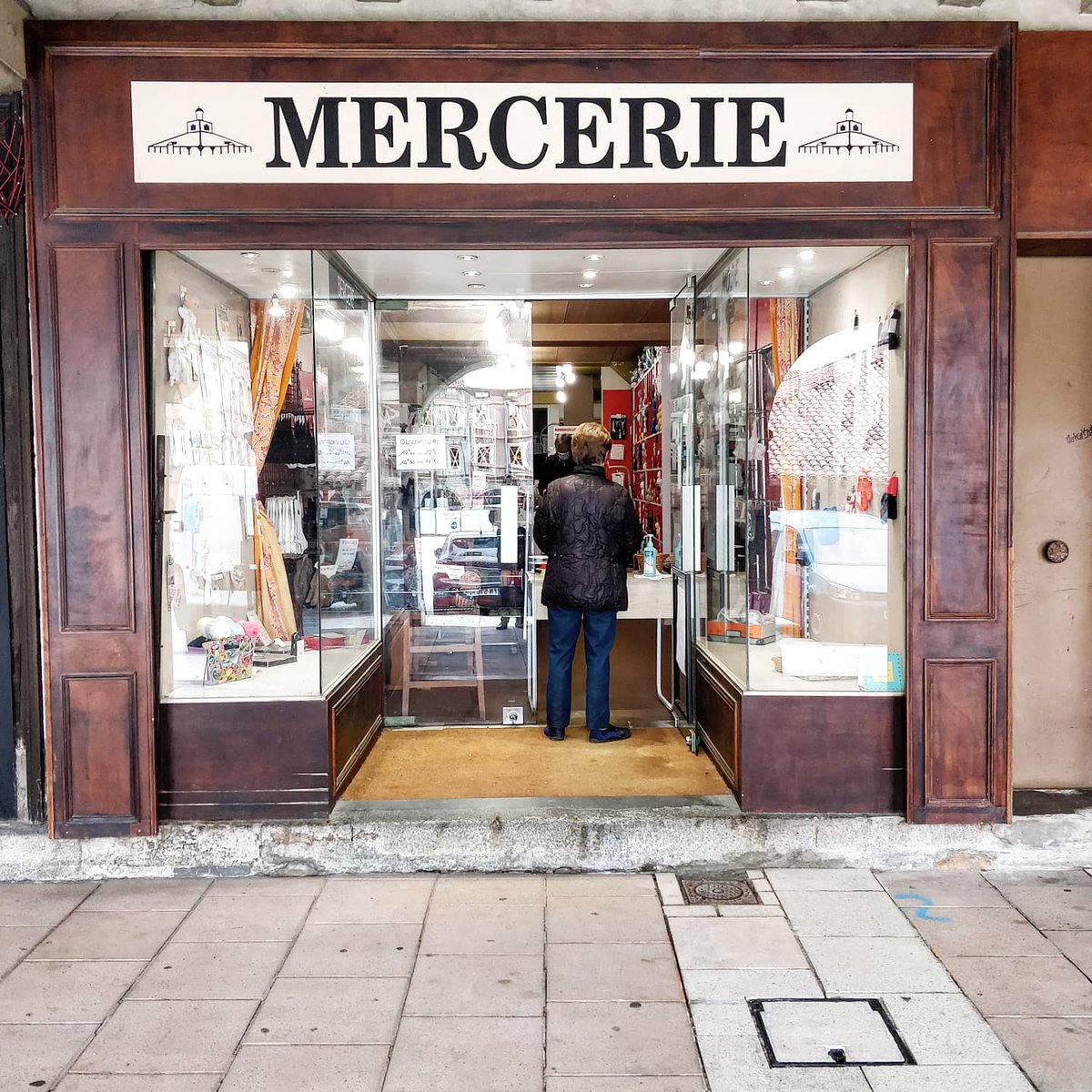 cool_shops's tweet photo. 😷😃 DECONFINEMENT 👇
Le #11mai2020 est la date qui marque le début du #déconfinement en France après les fortes mesures lancées par le gouvernement pour stopper la propagation du la #covid19
 
#commerce #coolshop #retail #shop  #commercedeproximite
https://t.co/E0XcRaWcL3 https://t.co/SPWU82MfYY
