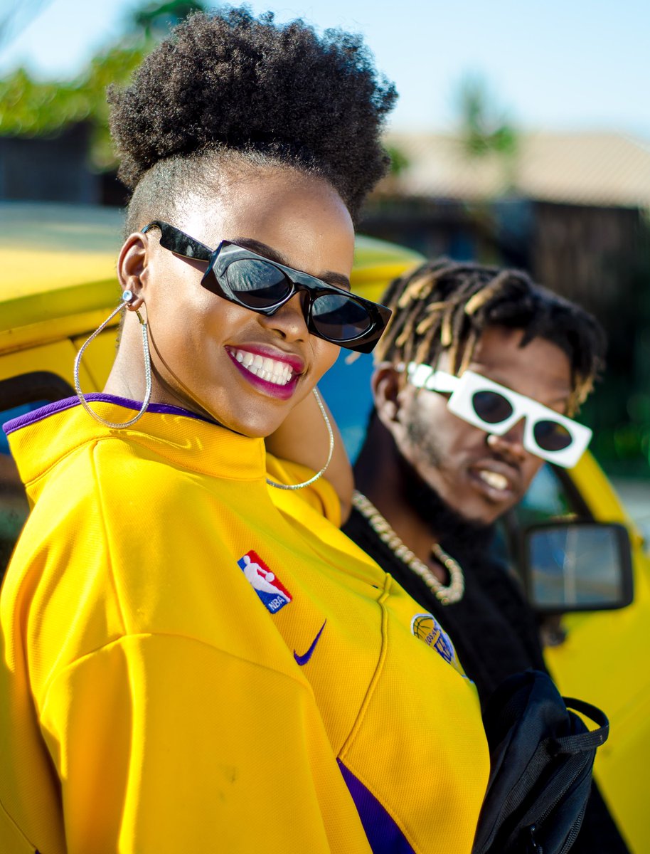 mrmajo_AF's tweet photo. Love on the streets 💛🖤 Welcome to #theMajos . Photo cred : @Rendani93 styled by : @vhuyie1 / @cottontradersrsa #steeetstyle #streetfashion #style #fashion #cottontradersrsa #photography #venda #creativeart #Mrmajo #Mrsmajo #lockdown #lockdownShoot https://t.co/yBpNZuFrzd