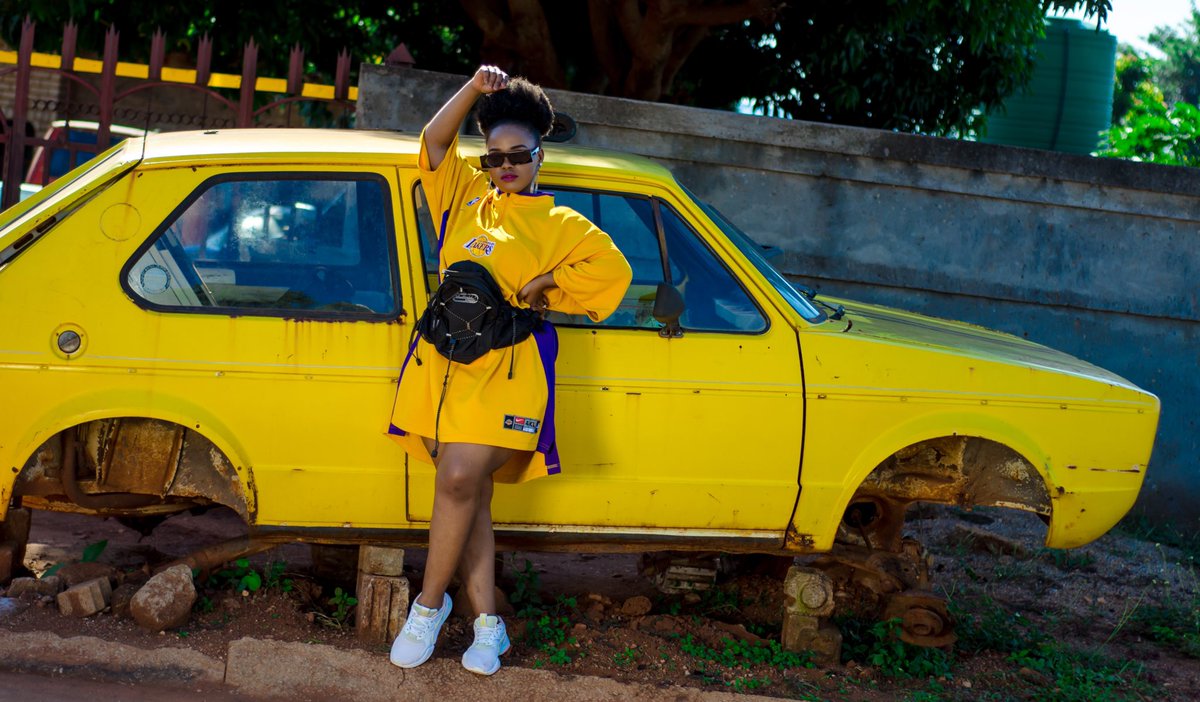 mrmajo_AF's tweet photo. Love on the streets 💛🖤 Welcome to #theMajos . Photo cred : @Rendani93 styled by : @vhuyie1 / @cottontradersrsa #steeetstyle #streetfashion #style #fashion #cottontradersrsa #photography #venda #creativeart #Mrmajo #Mrsmajo #lockdown #lockdownShoot https://t.co/yBpNZuFrzd