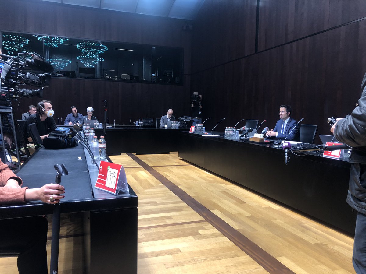 Michael Lauber visé par une procédure de révocation initiée pas à pas par la commission judiciaire du Parlement. Le procureur sera entendu par cette commission dans une semaine. <a href="/RTSinfo/">RTS Info (compte archivé)</a>