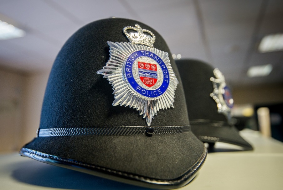 Detectives are investigating an incident at London Victoria station in March. We received a report this week that three members of staff were spat and coughed at. Sadly one of them, a 47-year-old lady, died on 5 April. We are supporting her family. 👉 ow.ly/nmHO50zFiS7