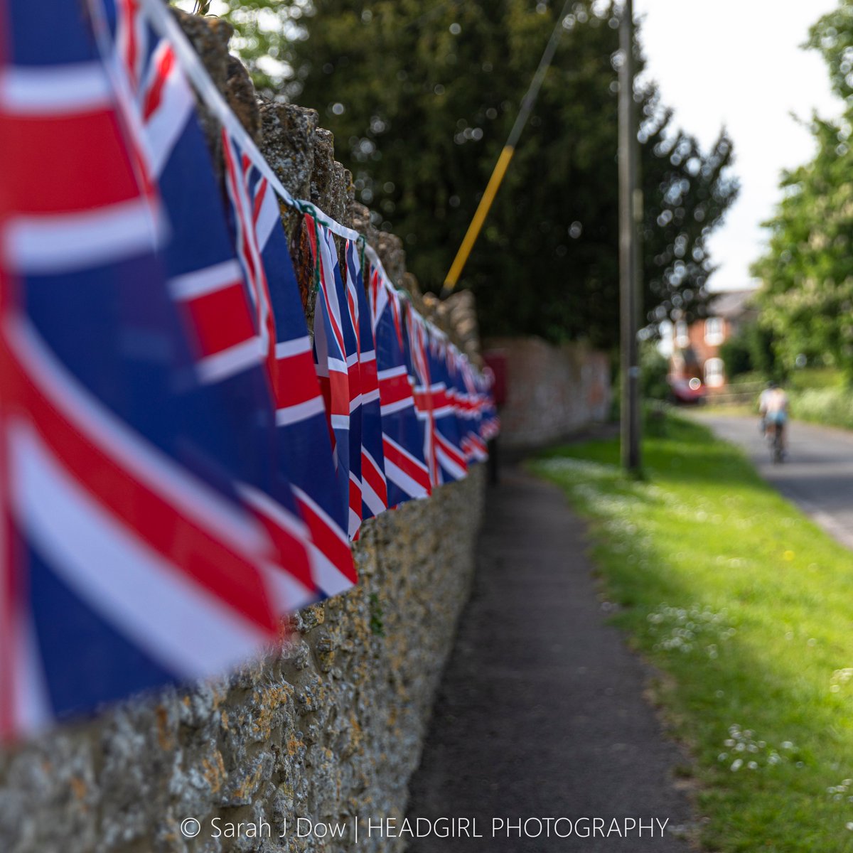 he4dgirl's tweet photo. VE Day was a quiet affair in our village - but the bunting was pretty! Gallery on the village website: https://t.co/0gJ3xOkPne #VEDay75 #VEDayAtHome #Keevillians #countrylife #villagelife #LifeInLockdown https://t.co/IkghroiOmq