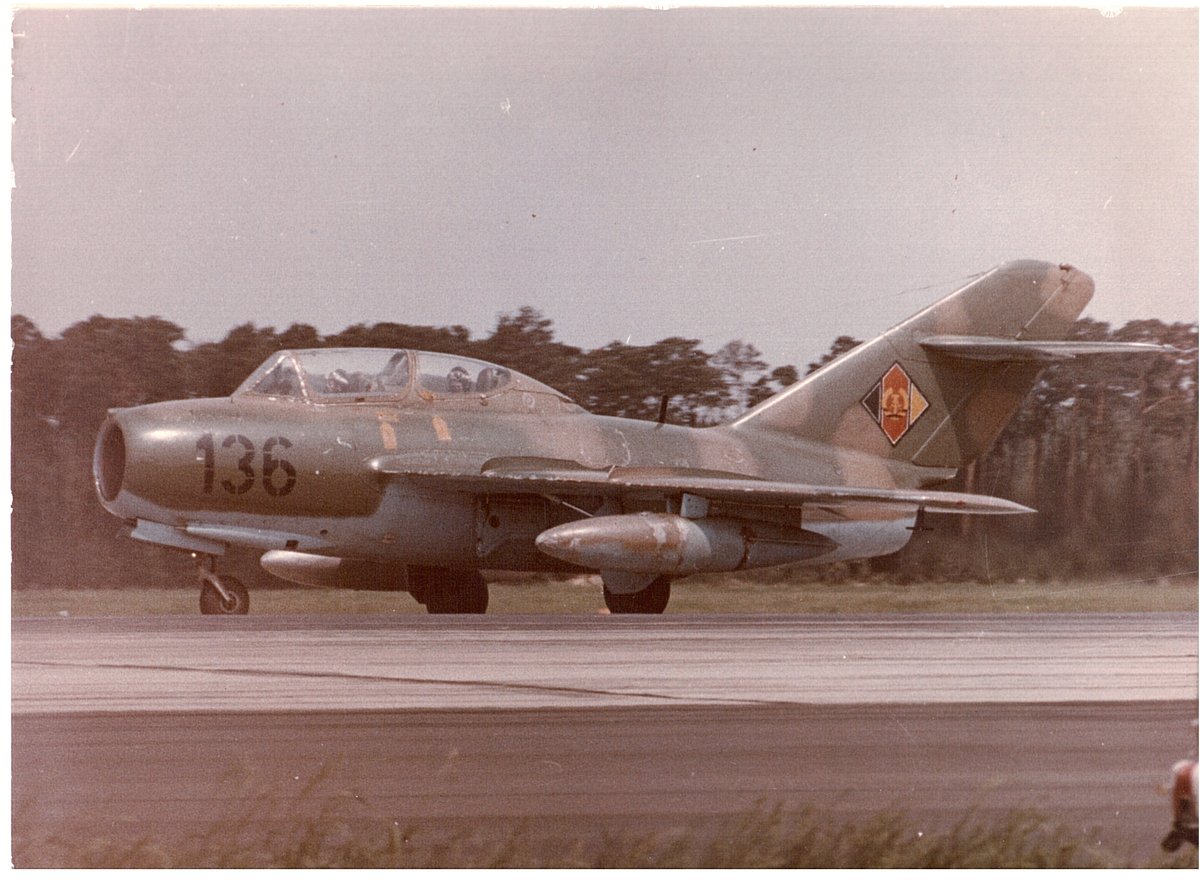 PlanSpott's tweet photo. NVA #LSK #MiG15UTI #MiG17F #MiG23BN690 #JBG31/#JBG37 https://t.co/y7IjMGxfIb