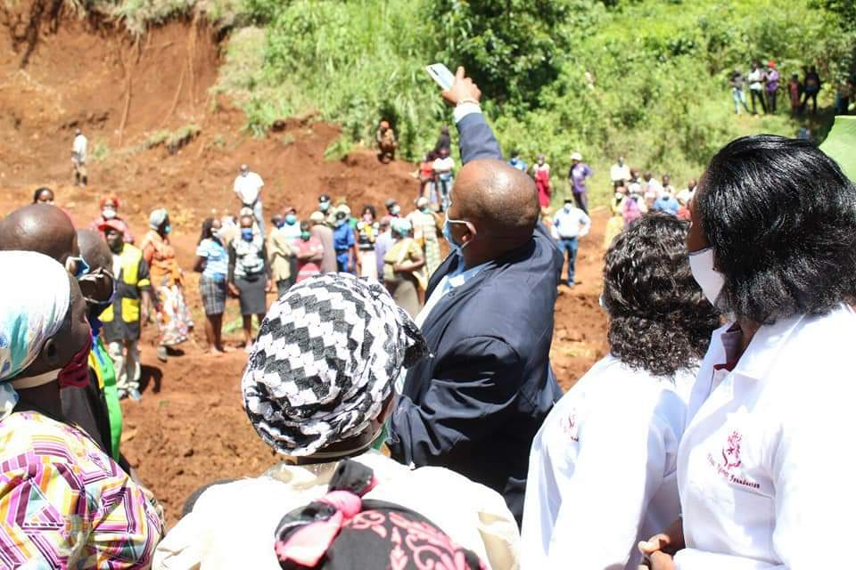 Our team today visited residents of Nguguini area in Kiini ward who were affected by a land slide incident. We managed to distribute food and other personal effects.