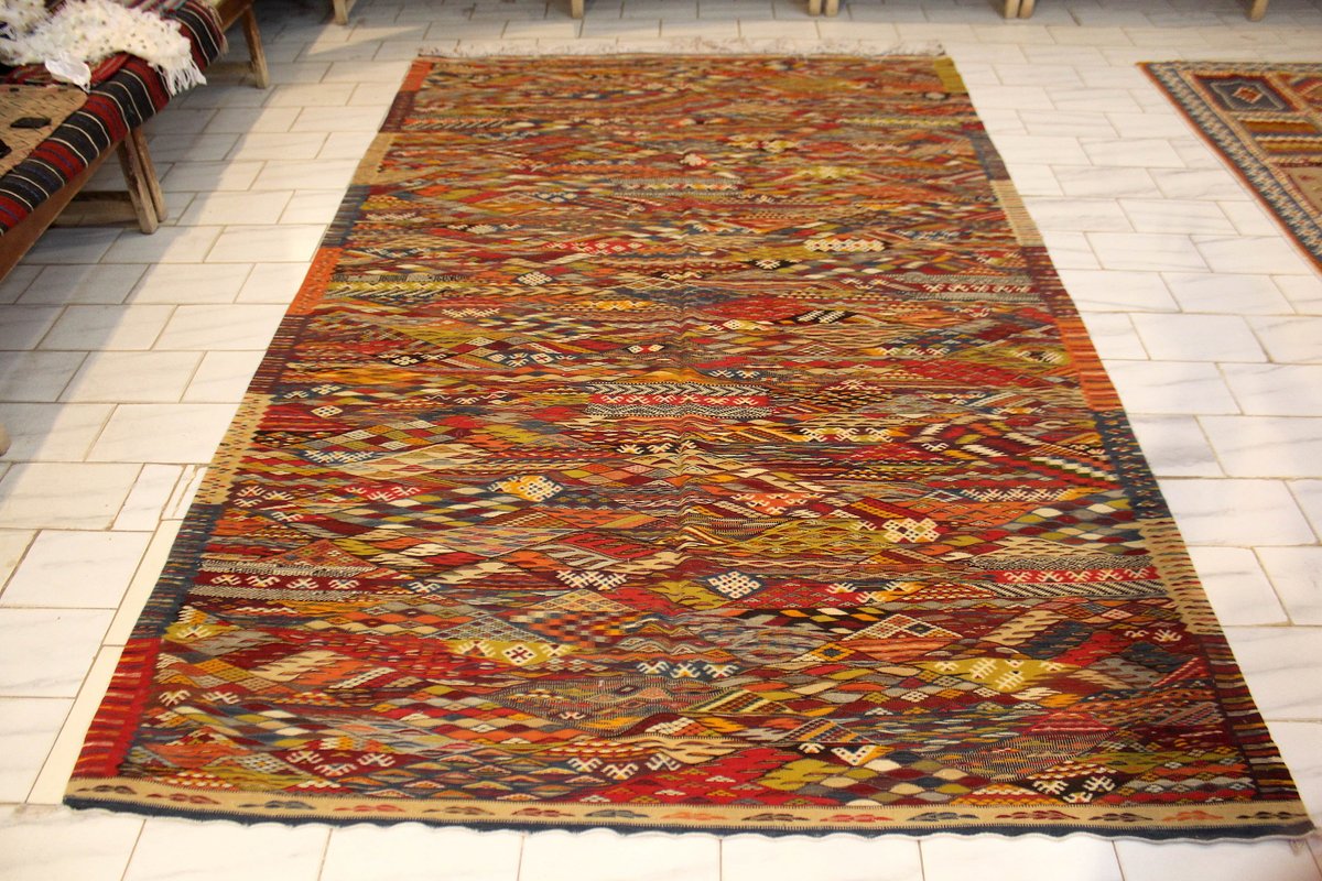 yazid130's tweet photo. Vintage Picasso art carpet this vibrant Moroccan rug features an abstract honeycomb pattern with confetti stripes and house-shaped cells https://t.co/eDINHL62eU #rectangle #marocain #entree #bohemeeteclectique #decoratif #laine #moroccanrug #artcarpet #colorful https://t.co/DQqiI2NDQH