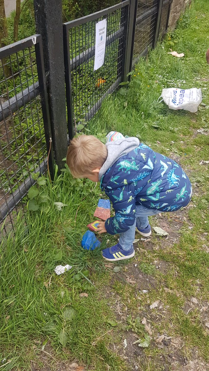 trallwnginf's tweet image. Some more lovely stones being added to our #pathofhope well done 🎨 👏🏼 🌈
Let's keep growing it #teamtrallwng