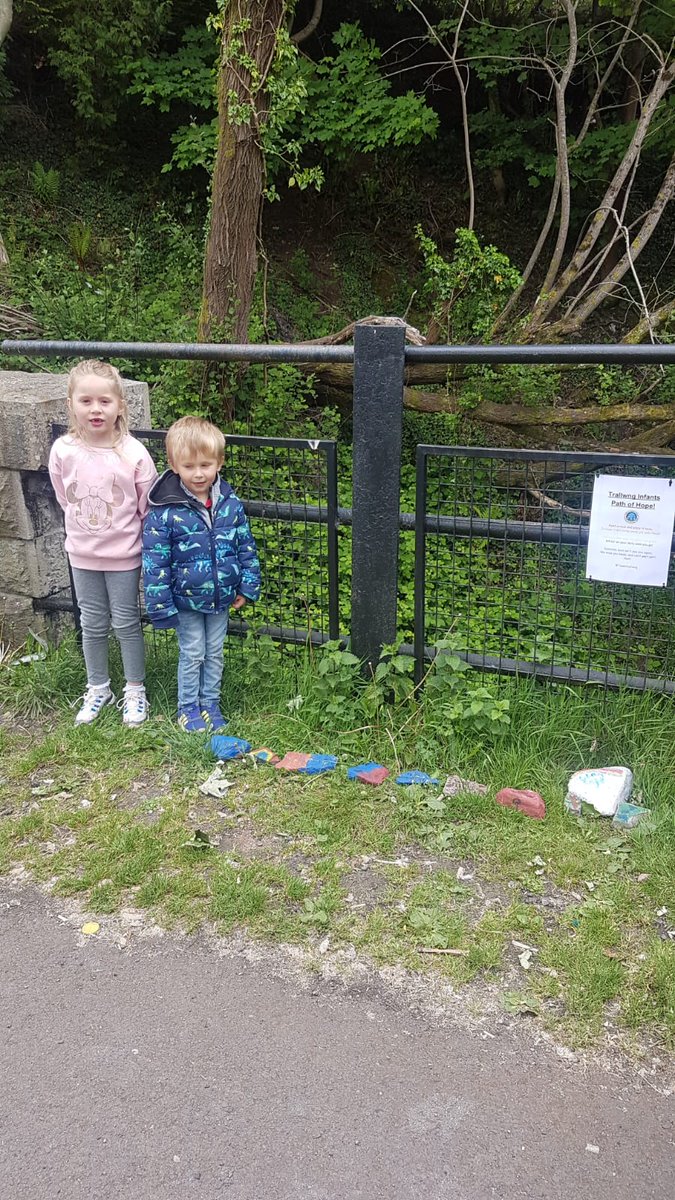 trallwnginf's tweet image. Some more lovely stones being added to our #pathofhope well done 🎨 👏🏼 🌈
Let's keep growing it #teamtrallwng