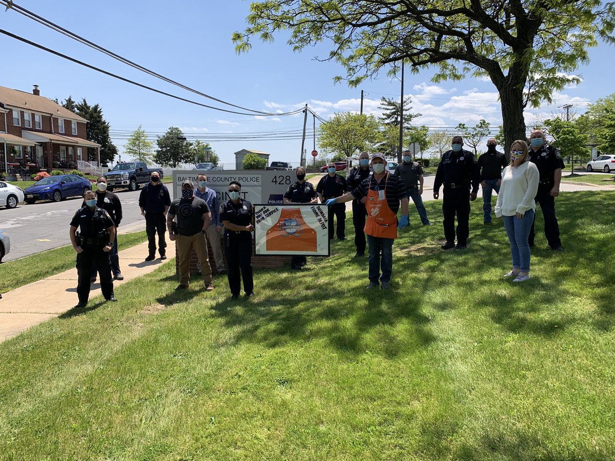 @2505 Dundalk (@robert_miller25) on Twitter photo Celebrating police week at our local precinct, apron 20 pizza’s and some PPE to help keep them safe! #orangeForOfficers #PoliceWeek <a href="/EmgeJim/">Jim Emge</a> <a href="/PaulDeveno/">Paul Deveno</a> <a href="/Alexis_3323/">Alexis Hurley</a> <a href="/homedepot2505/">Home Depot Dundalk</a> Celebrating police week at our local precinct, apron 20 pizza’s and some PPE to help keep them safe! #orangeForOfficers #PoliceWeek <a href="/EmgeJim/">Jim Emge</a> <a href="/PaulDeveno/">Paul Deveno</a> <a href="/Alexis_3323/">Alexis Hurley</a> <a href="/homedepot2505/">Home Depot Dundalk</a>