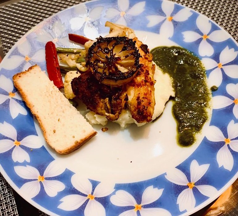 PatrakarKaDhaba's tweet photo. Lemon garlic baked bassa with mash potatoes, vegetables & mint chutney made by 'D' π¨
#CookEatProsper https://t.co/FHEMtGtISp