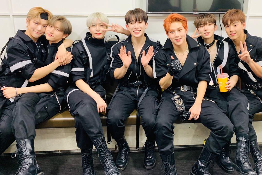 I love these dorks so much  never regret of staning them thank u  @chwbaby for introduce me monsta x I wish I was from that start but for now I promise to love u until the end.5 years of great efforts, accomplishes, smiles, tears and crackhead energy. Thank u for being my rock-