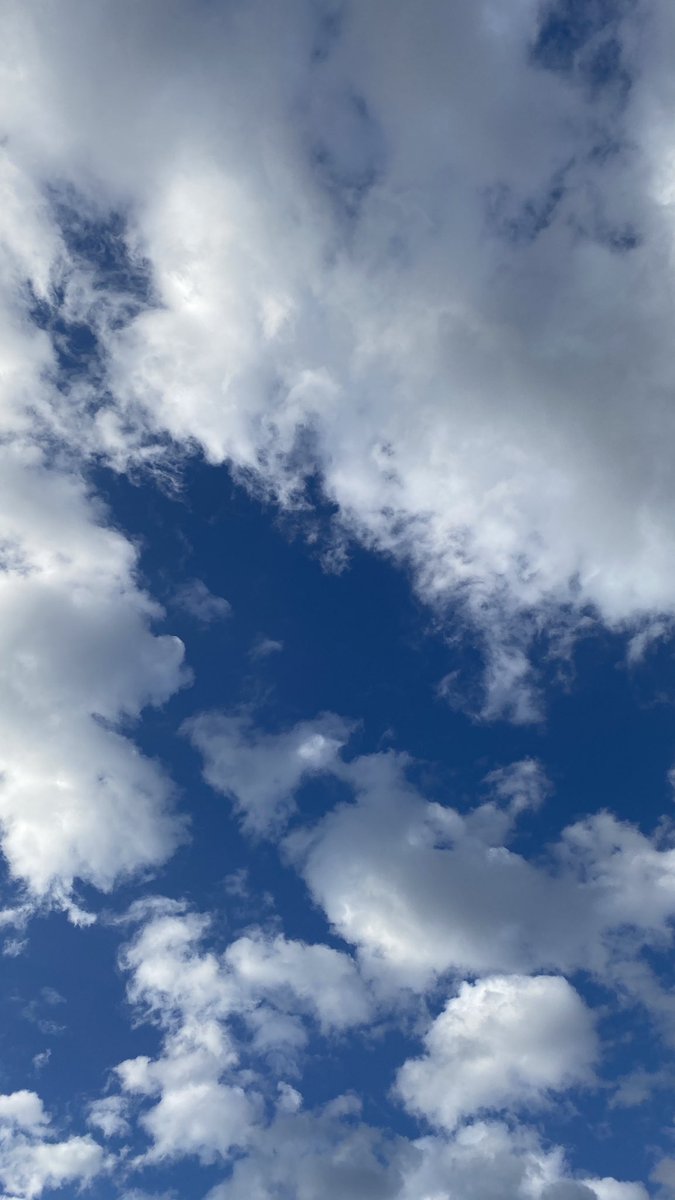 Mmeligro's tweet photo. Peaceful Clouds headed somewhere. #Clarity #LiveMagentaChallenge #MentalHealthAwarenessMonth #BackFromPTO #Day12 (missed a day 🤫) https://t.co/0sXVj6YSVV