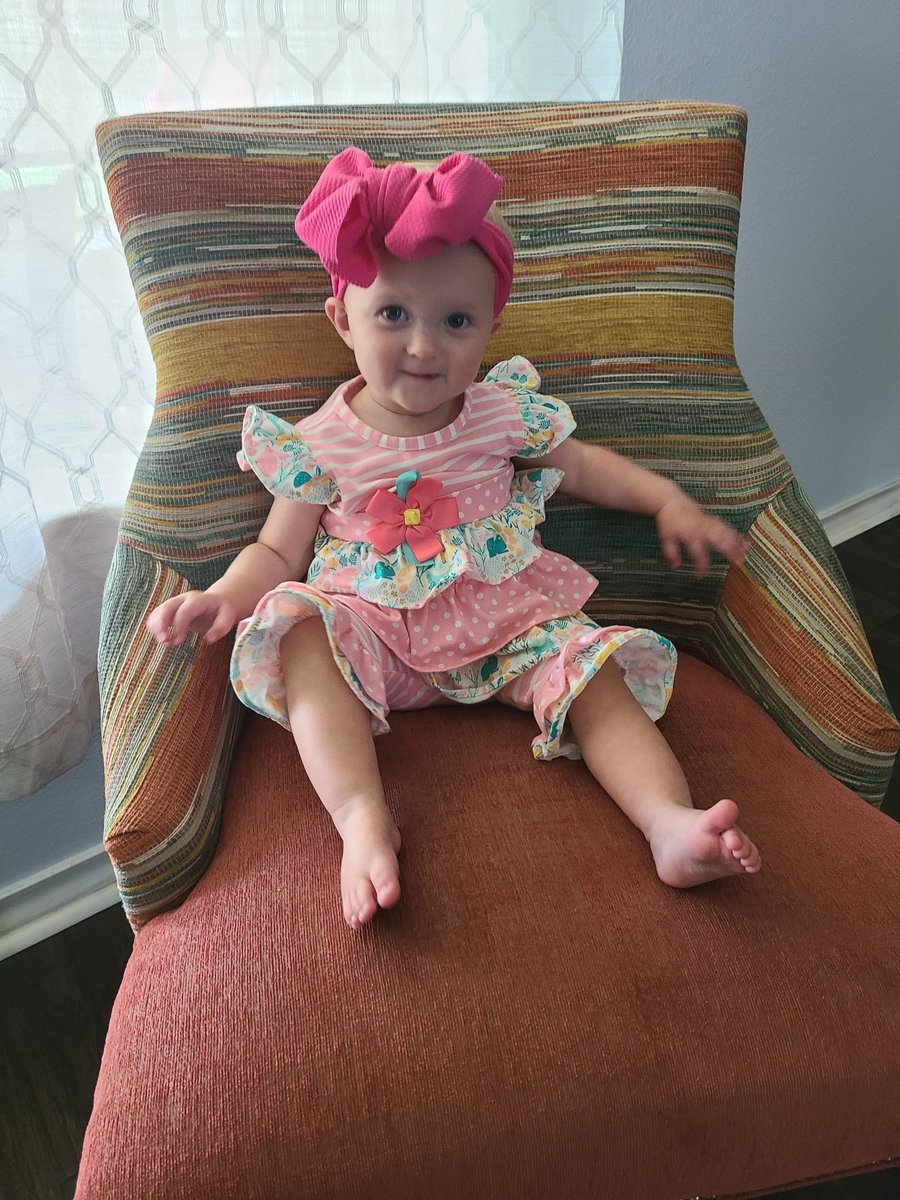 ChrisCarson81's tweet photo. This is great way to be greeted on my birthday. Love when she is all dolled up! #girlsrule #GirlDad #bestbday https://t.co/LfA9AUTZSF