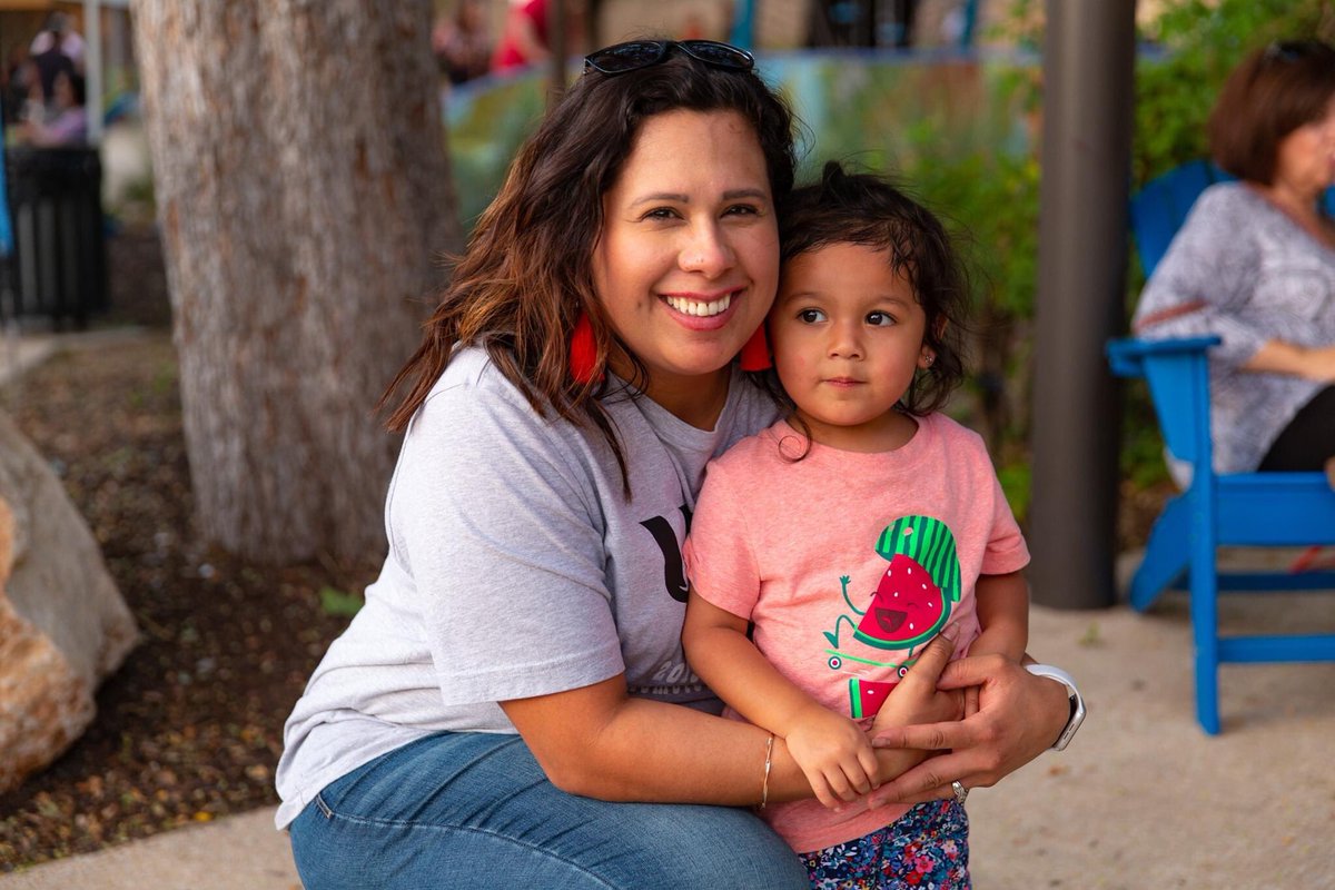 hemisfair's tweet photo. Today, a place to connect with nature has never been more vital. Urban parks provide the safe, open green space so many of us are seeking. Hemisfair is here for you now &amp; will be here for you when we can safely gather again. 

Help sustain Hemisfair today: https://t.co/yi8rFsaHMe https://t.co/JHnpqyzIJ8