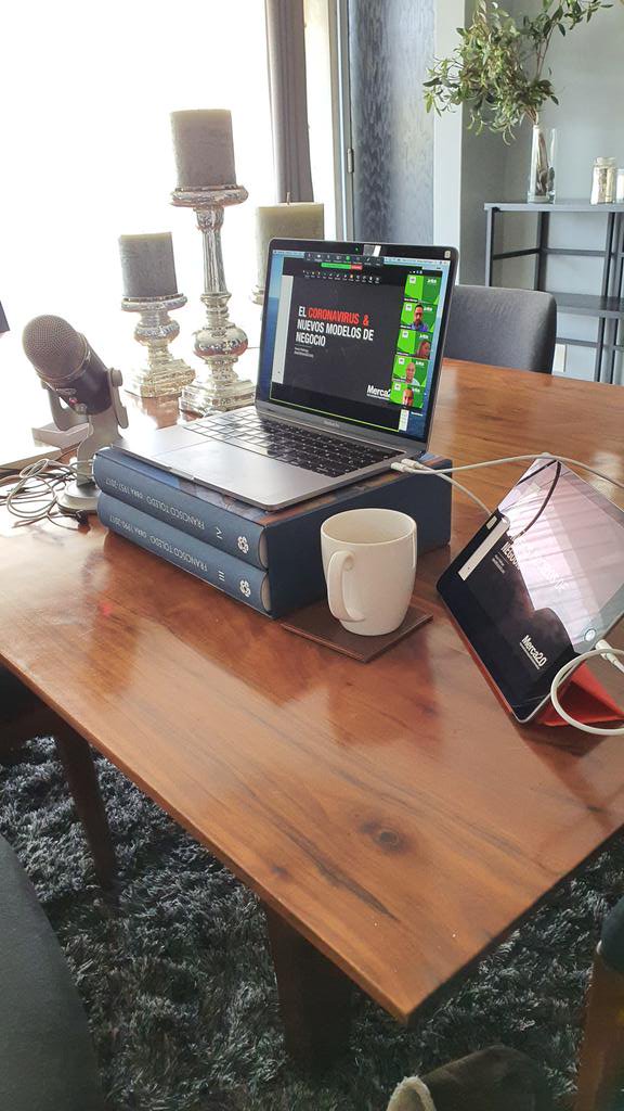 varu28's tweet photo. Mañana de impartir webinar, hoy "Coronavirus y nuevos modelos de negocio" subir la laptop hace toda la diferencia en la cámara. https://t.co/fNQ5jHfOof