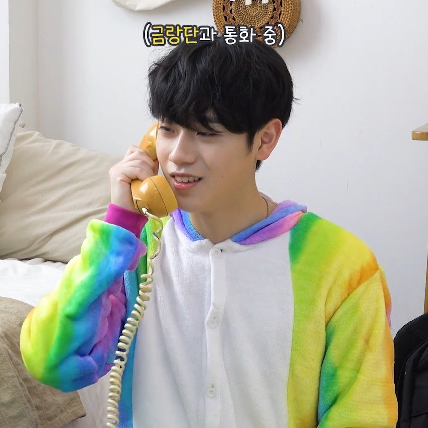 thread of screenshots of keumdong from his bday video!!  #Shining_Donghyun_Day  #오월의빛_동현이만_바라봐_잡았다