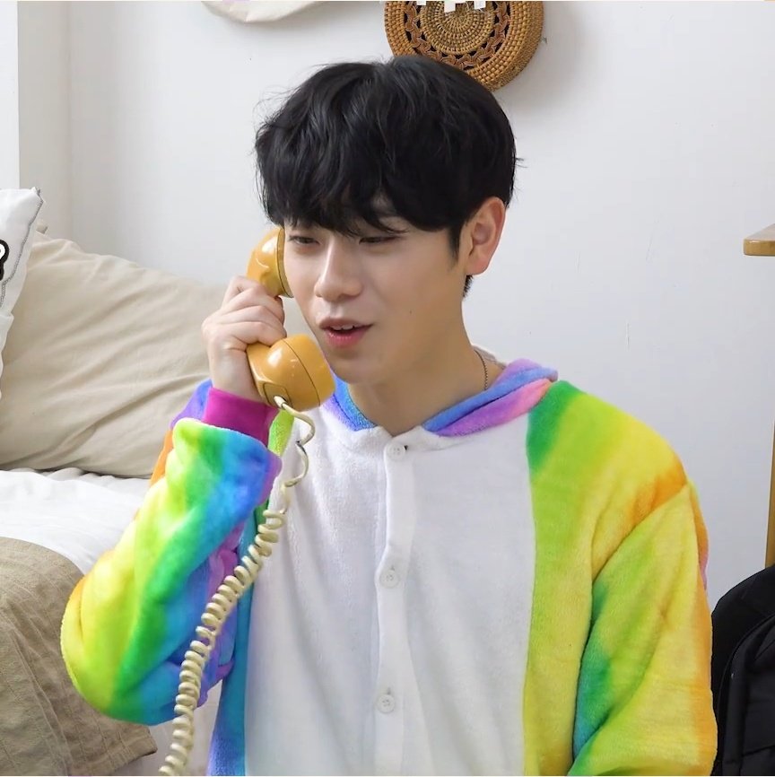 thread of screenshots of keumdong from his bday video!! #Shining_Donghyun_Day #오월의빛_동현이만_바라봐_잡았다