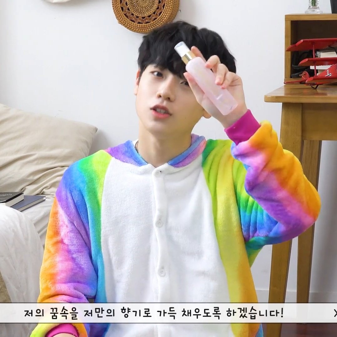 thread of screenshots of keumdong from his bday video!! #Shining_Donghyun_Day #오월의빛_동현이만_바라봐_잡았다