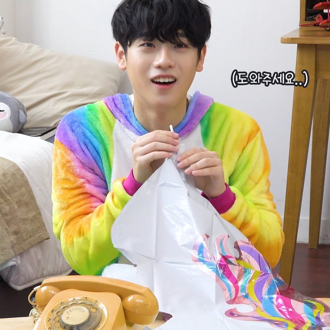 thread of screenshots of keumdong from his bday video!!  #Shining_Donghyun_Day  #오월의빛_동현이만_바라봐_잡았다