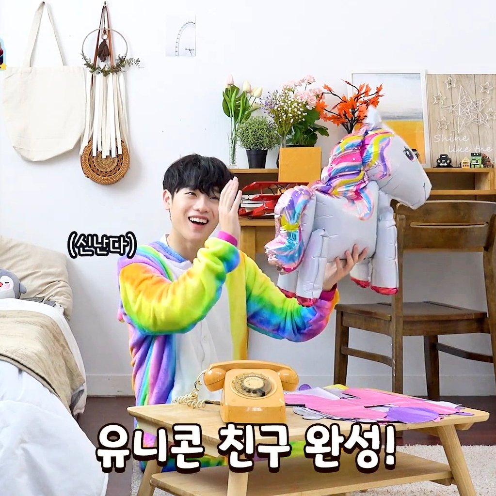thread of screenshots of keumdong from his bday video!!  #Shining_Donghyun_Day  #오월의빛_동현이만_바라봐_잡았다