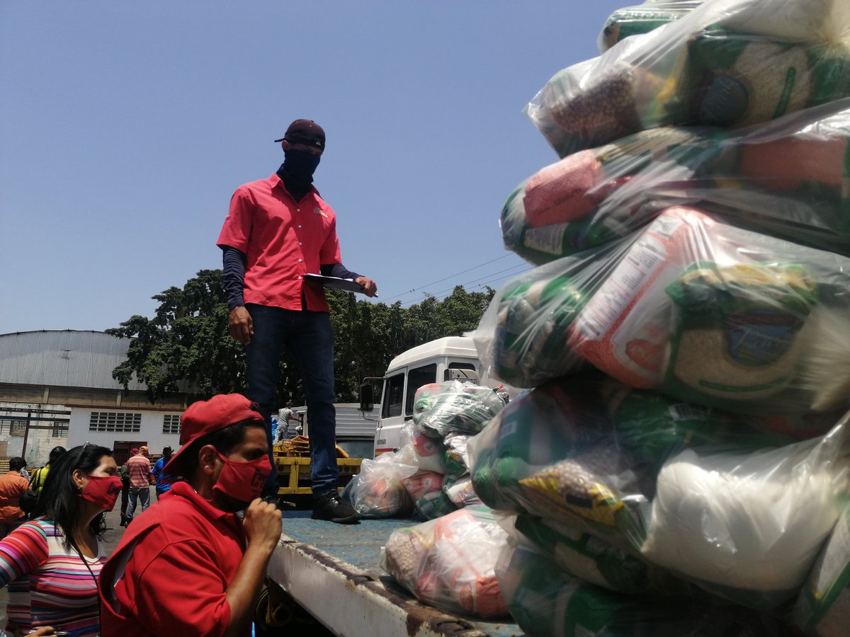 AmorPorAnzoateg's tweet image. #13May El equipo multidisciplinario de Mercal junto a la Milicia Bolivariana bajo las normas de prevención de COVID-19 realiza hoy el despacho de 7 mil 23 combos #Clap para beneficiar a las familias del municipio Juan Antonio Sotillo