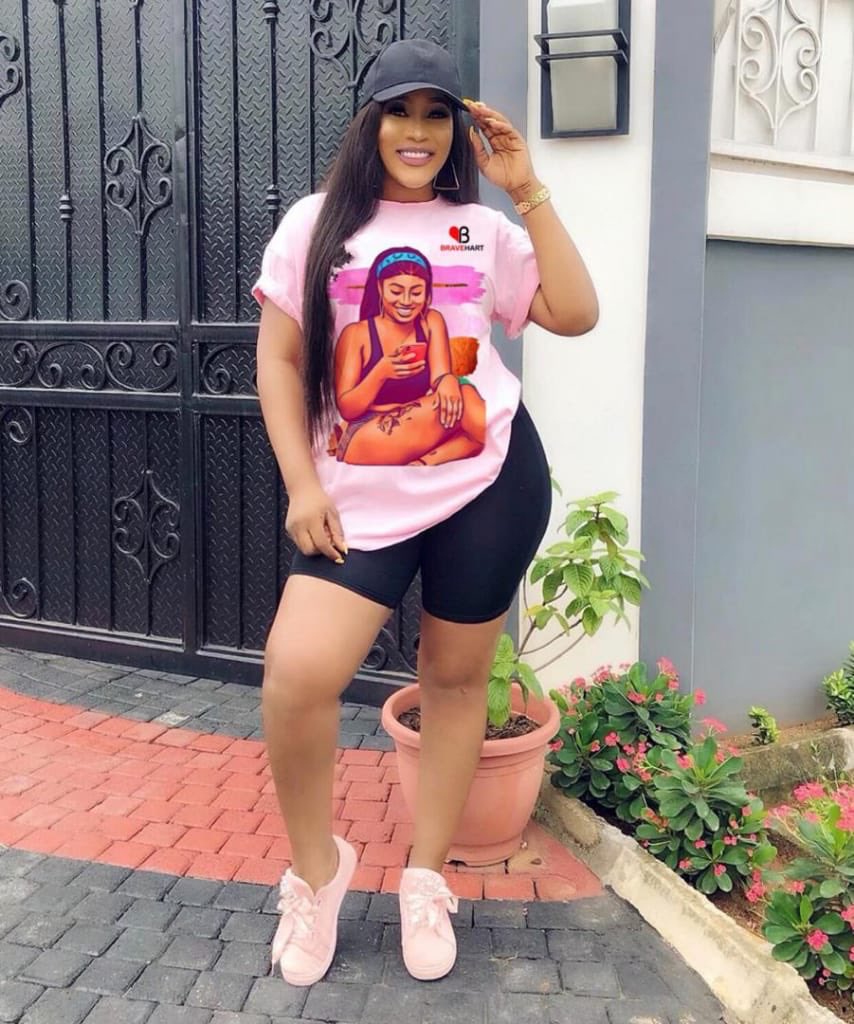 bravehartdesign's tweet photo. Welcome to 🅱️raveHart Designs 
#Customise your Name
#Customise your personal pic
Available💯
🔥🔥🔥#loveyou #couplegoals #shirt #tshirt #design #wedding #makeup #girls #gift #suprise #nanaama #new #bleachtshirt #ghana🇬🇭 #follow #makeup #girl #boy https://t.co/PUUDqyucAg