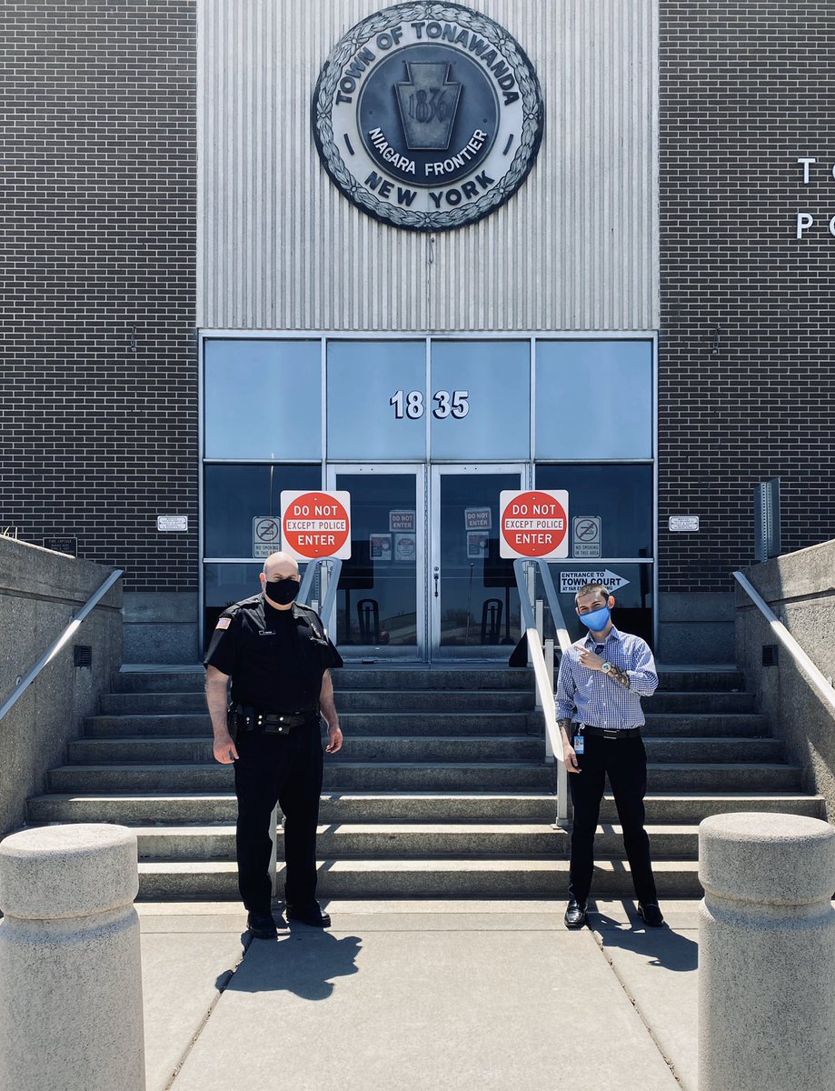 5GJagger's tweet photo. Showing OUR community that AT&amp;T #Cares

Stopped by our local Police Dept. &amp; Health Center to show @ATT’s appreciation &amp; dedication to our #FrontLineHeroes durning this Pandemic
#NYNJStateOfMind 

@CamisBUFF @DennisJFosterJR @TTPD @Paulie_67 @judy_cavalieri @FirstNet https://t.co/eGUjKpxQWS