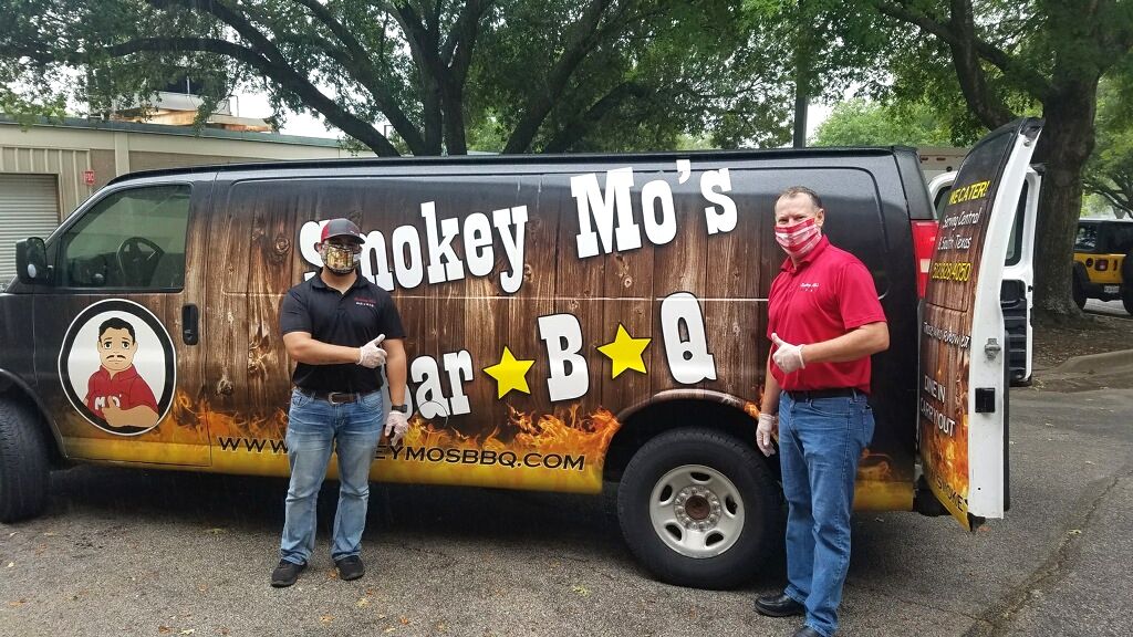 smokeymosbbq's tweet photo. Yesterday, we donated meals to @bswhealth_ATX #Taylor and #RoundRock South locations to help them reach their goal of feeding all 3,000 of their employees. Thank you for keeping #TexasSafe! #Food4Caregivers #ToTheFrontline https://t.co/zKNf9oV0UT