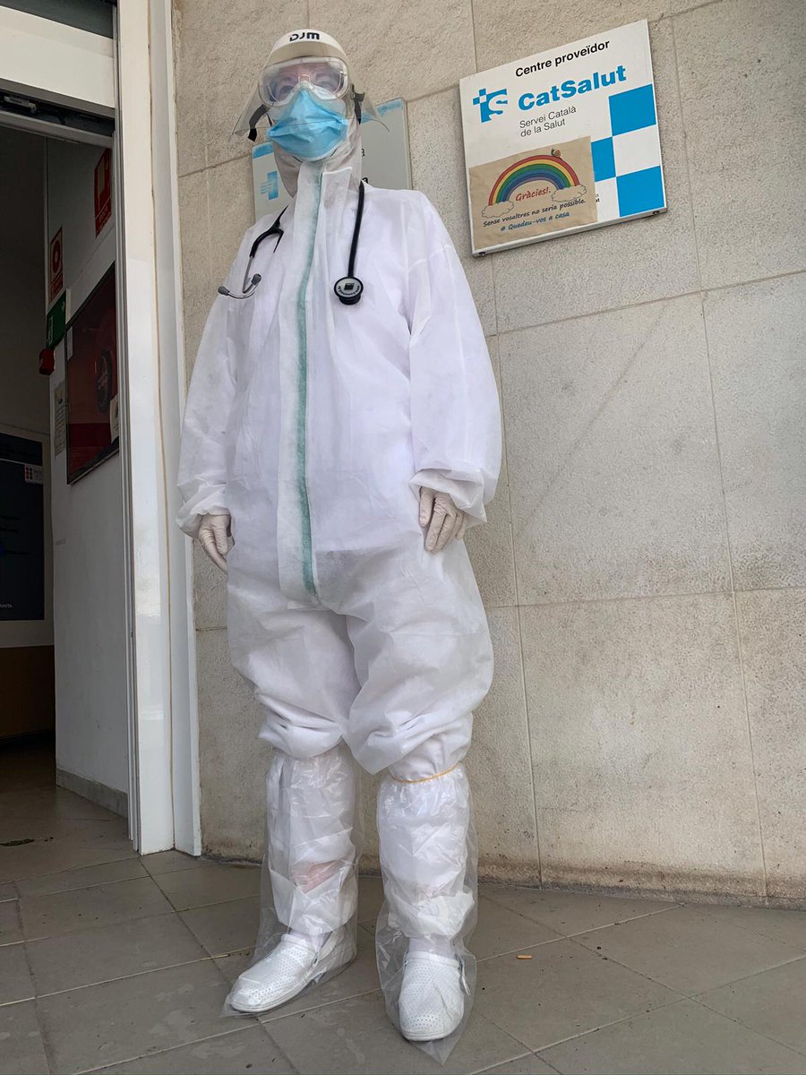 VeteriLleida's tweet photo. Un plaer poder fer el lliurament d’aquests 4.000 peücs d'un sol ús als professionals de l'Atenció Primària de Lleida. 
Gràcies per la vostra feina! @apicslleida @icscat https://t.co/2KU4CPeR9j