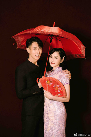 38jiejie's tweet photo. Let's lighten up the mood with Wu Zun and his wife, Lin Liyin, finally taking their wedding pictures together. 😍 #beforewedding #wuzun #linliyin #吳尊 #林麗吟 #婚前21天 https://t.co/5zgOfAIliZ