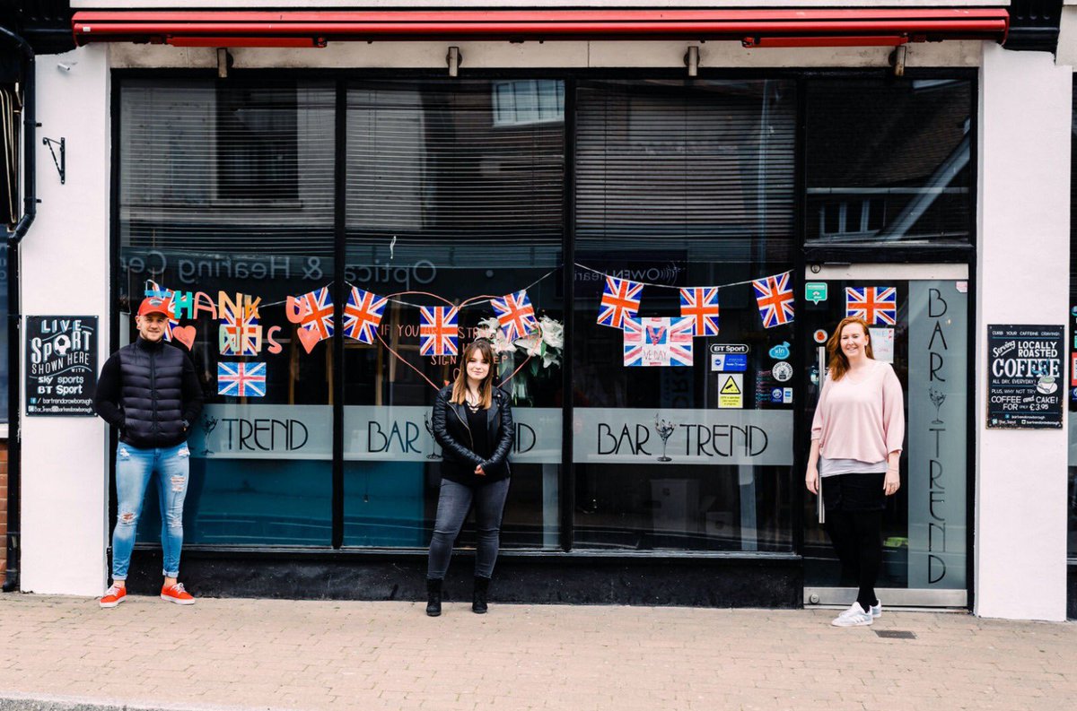 Bar_Trend's tweet photo. A big thank you to @SButlerPhoto who took photos of our window display today! To raise money for the NHS. What a great idea. Check out the link for his just giving page on his profile bio. #DoorstepPortraits
#Crowborough #NHS #BarTrend #KeepItLocal #Lockdown https://t.co/3GXaPp2HfQ