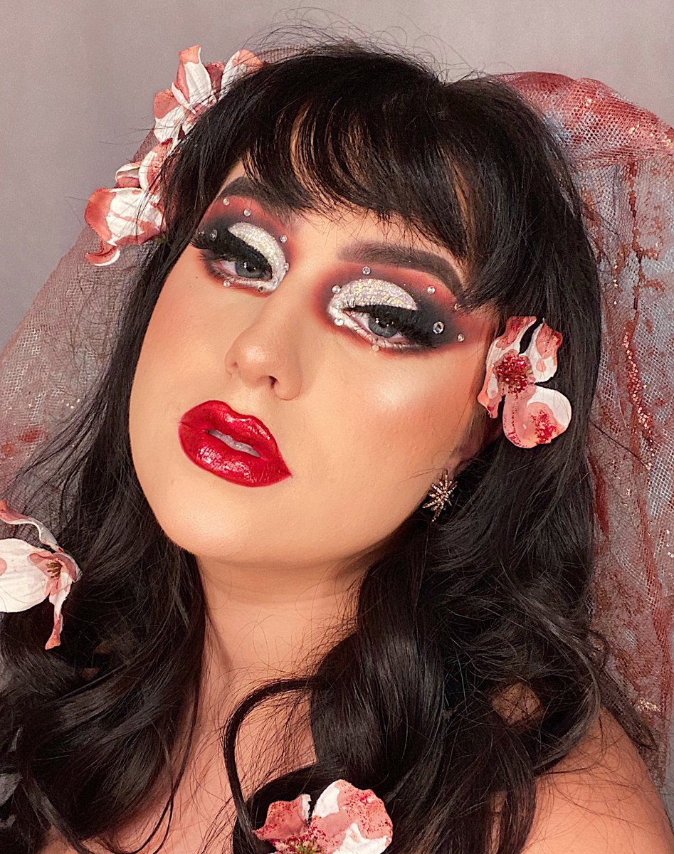 AHaileyDose's tweet photo. Here's a look that I loved (but instagram didn't) using @TrixieCosmetics Sparkles in Marshmallow &amp; @KimchiChic High Key Gloss in Pomegranate❤️ https://t.co/W6jXAWzmS9