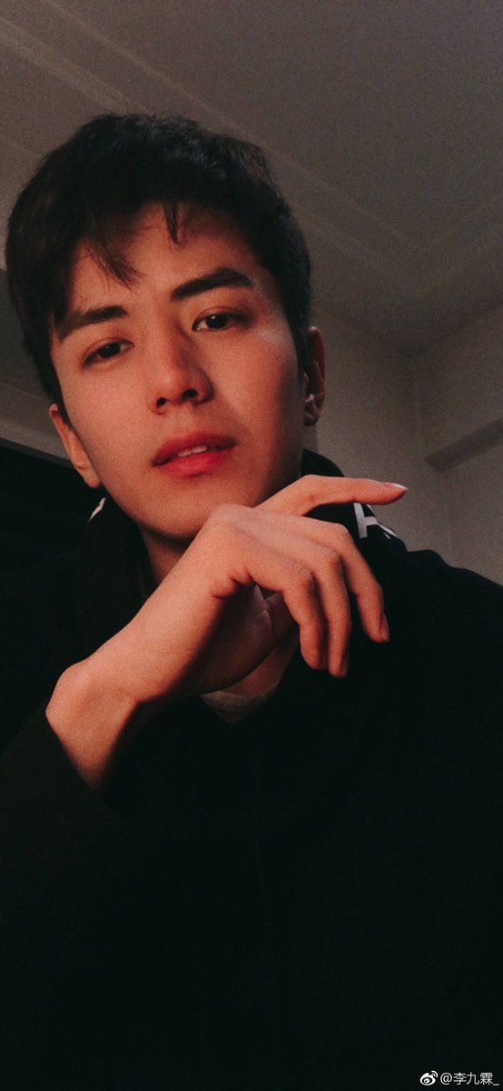 HYXdoingthings's tweet photo. Li Jiu Lin night selfies ✌
#LiJiuLin #李九霖 #MuYanLi #HaoYiXing https://t.co/MhPHhknMBV