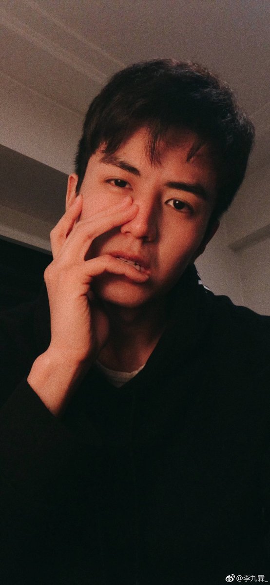 HYXdoingthings's tweet photo. Li Jiu Lin night selfies ✌
#LiJiuLin #李九霖 #MuYanLi #HaoYiXing https://t.co/MhPHhknMBV