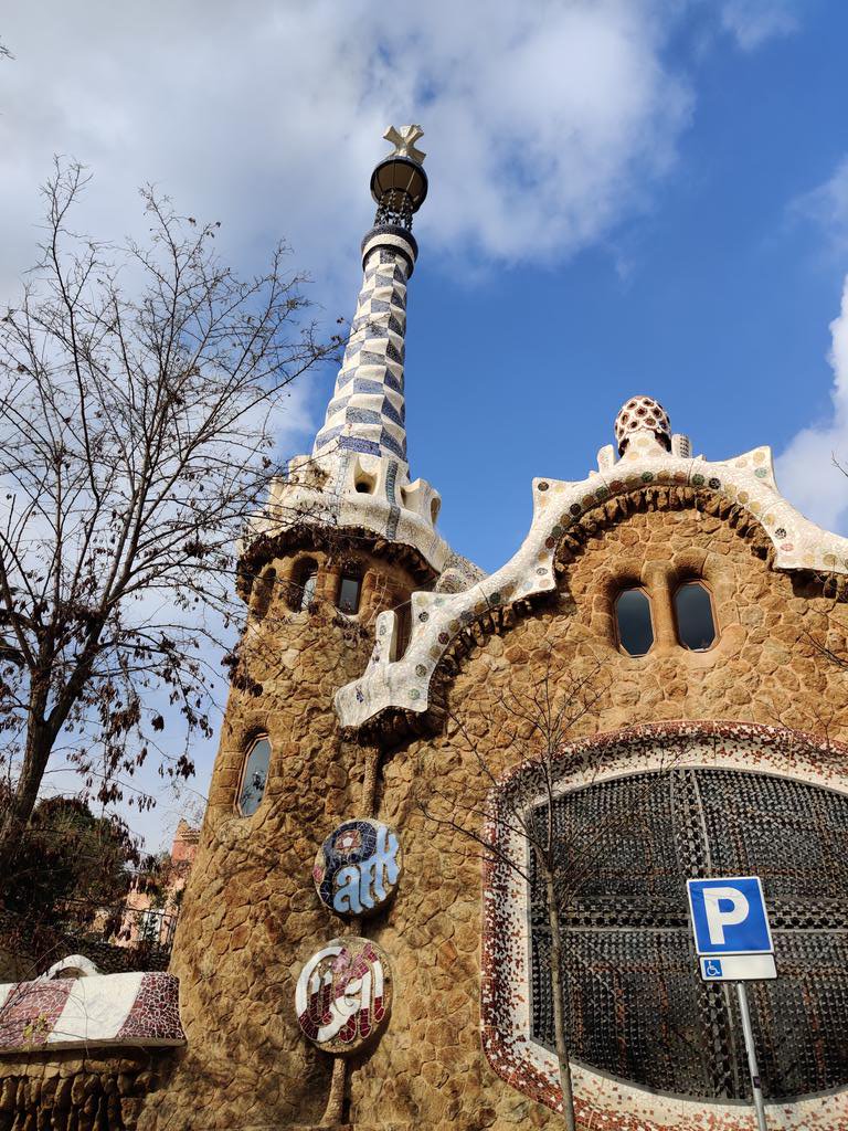 3. Parc GuellAlso another Gaudi's masterpiece. It's also an unfinished park he designed, semua benda tak siap. Hey look, that is me with Antoni Gaudi 