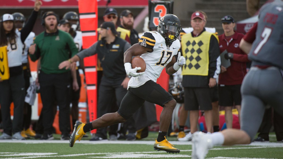 Clover_Football's tweet photo. Big S/O to former @AppState_FB and current @MiamiDolphins CB @hayeskt2 for taking time out of his busy day to talk to the DB’s. We appreciate your time and wish you nothing but the best in your future. Clover Football will be cheering you on. #TheCompetitiveEdge #TPW🥦 https://t.co/dpv5kQ0ay7