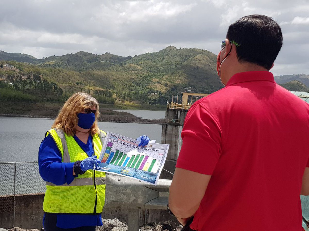 AcueductosPR's tweet photo. [Ahora] Directora Ejecutiva de la #RegiónSur #CherrylOrtiz en entrevista con @waltersotoleon para @TelenoticiasPR donde informa sobre nivel del embalse #ToaVaca https://t.co/Gln1JgBYkF
