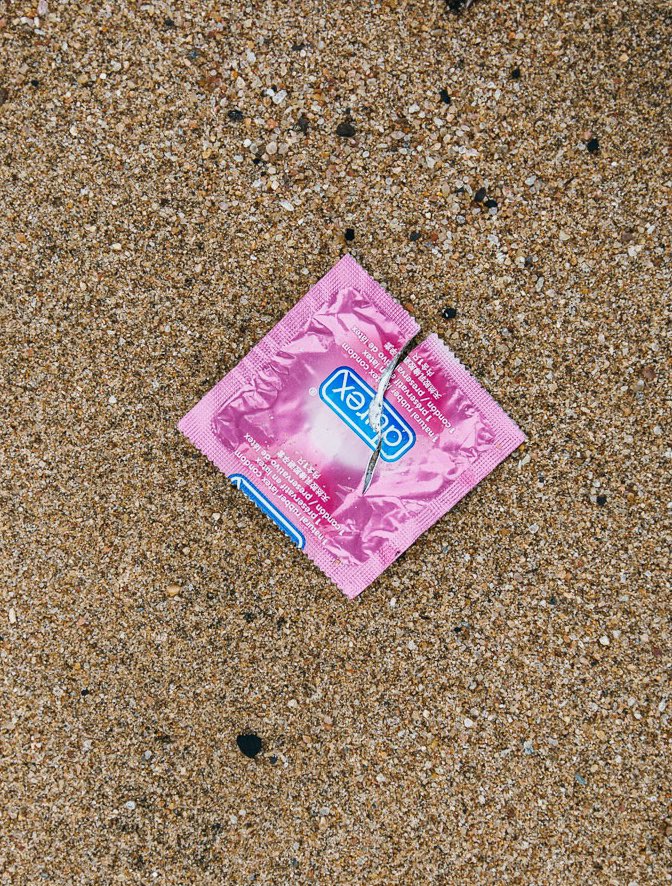 RawfoundationUK's tweet photo. Hey @durexuk @Durex_USA your #singleuse #plastic #sachets never to be recycled are polluting remote #lake side places. ☠️😱
💦
What’s your plan to end your #plastic #pollution?
💦
#RawinAfrica #LakeMalawi #Chitimba #throwback #ReturnToOffender @sascampaigns
#breakfreefromplastic https://t.co/7aC4QCsoMy