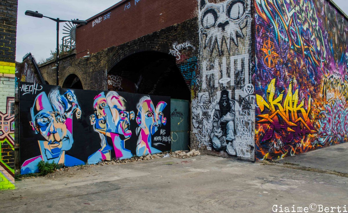 EndoftheLineLDN's tweet photo. It's been our mission to bring colour to the streets of our city since before 2007, here's some shots from one of our annual street art and graffiti festivals Meeting of Styles in 2015 Part of the global festival @MeetingOfStyles 
(Photog: Giamie Bertie) https://t.co/gT6W7WUTK3