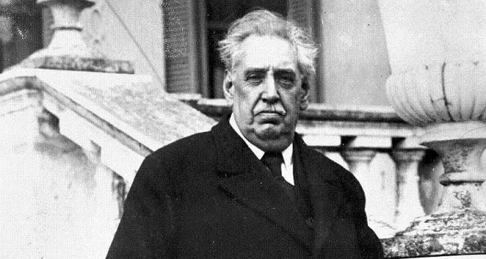 Ya se encuentra disponible el episodio “Decisiones” del último domingo en Mixcloud 👈🏼

🗣: La columna del “Profe” Pablo de los Reyes tocó algunas de las decisiones más importantes de José Batlle y Ordóñez 

bit.ly/MAA10deMayo