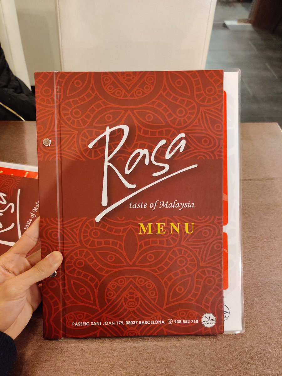 Ok if you are wondering "Hafiz makan kat sana senang tak?"Huhu, ofcourse senang, there are actually 2 Malaysian restaurant Restaurant Malaysia & Rasa, 2 different restaurants, same owner, different price.Rasa is the cheaper among the 2.