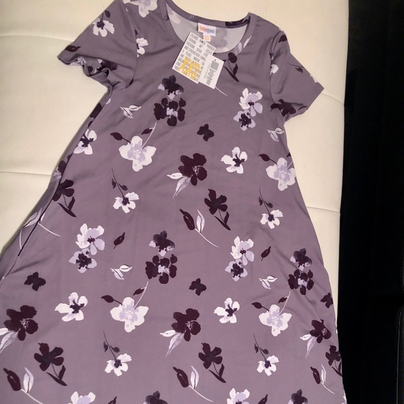 FabFunemployed's tweet image. So good I had to share! Check out all the items I&apos;m loving on @Poshmarkapp #poshmark #fashion #style #shopmycloset #lularoe: posh.mk/GXYJzlmlm6