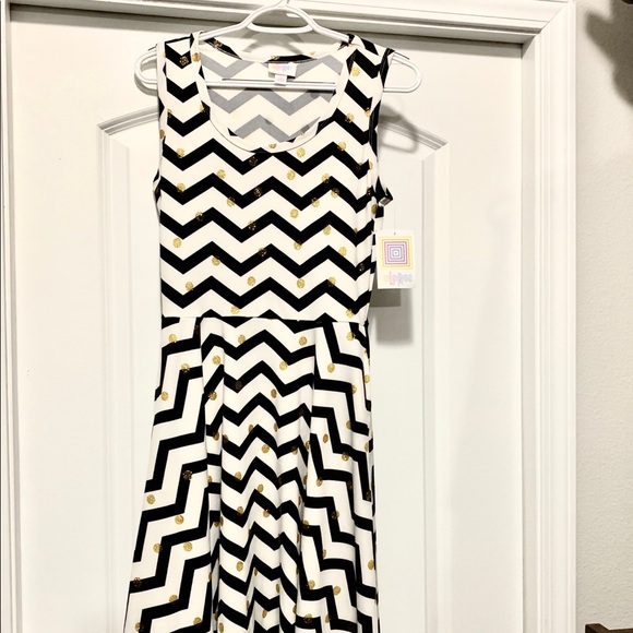 FabFunemployed's tweet image. So good I had to share! Check out all the items I&apos;m loving on @Poshmarkapp #poshmark #fashion #style #shopmycloset #lularoe: posh.mk/GXYJzlmlm6