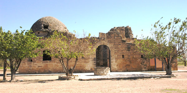13 mayo 1716.- La caravana expedicionaria encabezada por Diego Ramón, que había partido días antes de la misión de San Bernardo (en lo que hoy es #Guerrero, #Coahuila), pierde ahogados 82 caballos en el Río Medina (en las cercanías a lo que hoy es San Antonio, Texas).