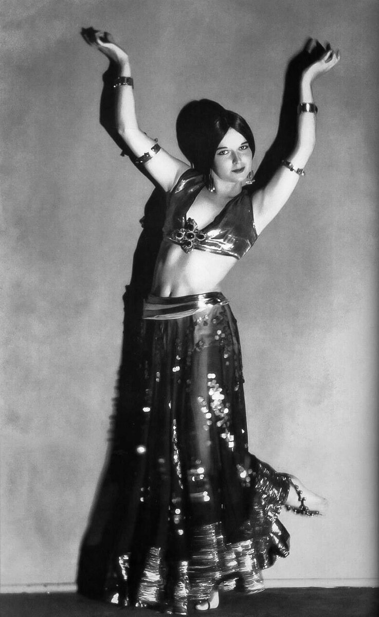 Louise strikes a pose as a “nautch girl” Indian dancer for a series of Paramount publicity photos by Eugene Richee, 1928. (Thread)