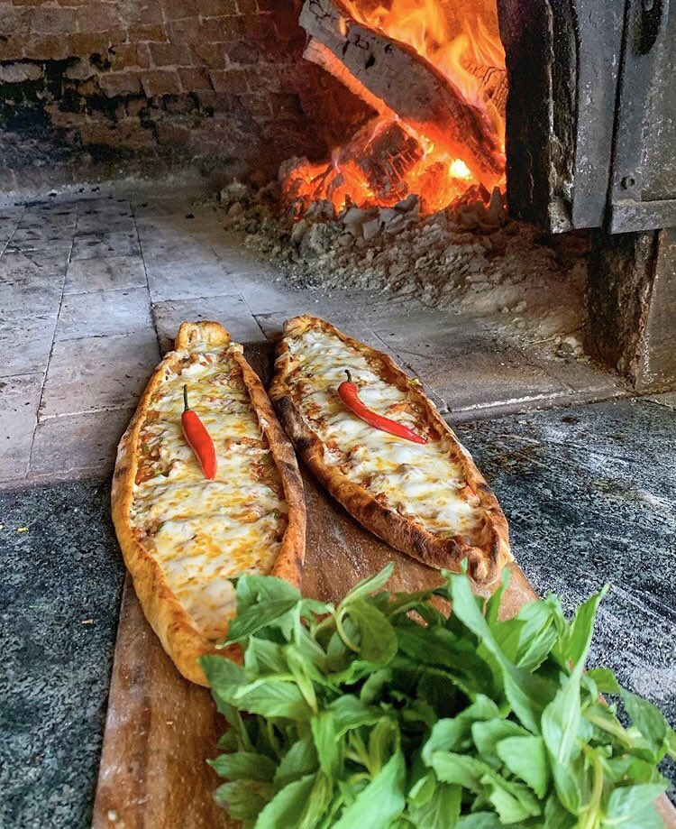 Turkey_Pics's tweet photo. Homemade “pide”, Turkish flat breads with meat cubes, mushroom, cheese and pepper cooked in a stone oven 📷 Haluk Ozyavuz https://t.co/xW1FofM2Db