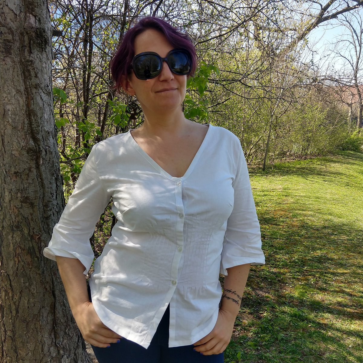 uncommoncos's tweet photo. A simple shirt for the simple pleasures of a springtime walk! 😊🌼🌱 
#memademay #myownpattern #memademay2020 #sewistsofinstagram #isewmyownclothes #handmadewardrobe #sewistsgonnasew #sewing https://t.co/QKWUrWB2WB