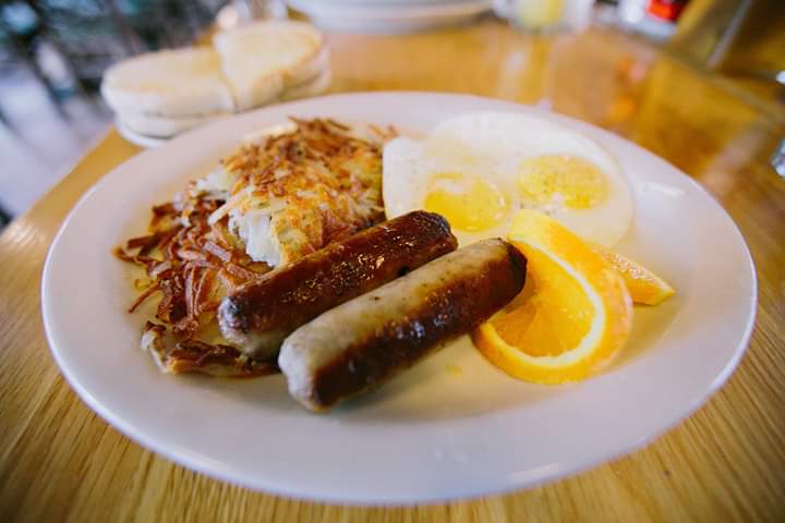 SilverForkLodge's tweet image. Who else misses our classically delicious American Breakfast? 🤤

Breakfast will be served Thursday/Friday 8:00 am to 11:30 am, Saturday 8:00 am to 12:00 pm and Sunday 8:00 am to 1:00 PM for dine in or contactless takeout upon request!

Photo by: Brittney Bowen

#silverforklodge
